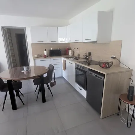 3-room Single-story With Small Garden La Seyne-sur-Mer