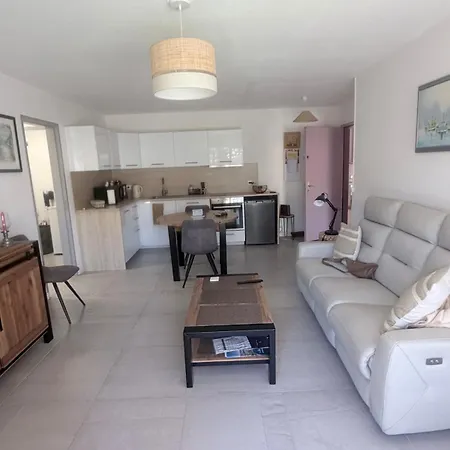 3-room Single-story With Small Garden Apartment